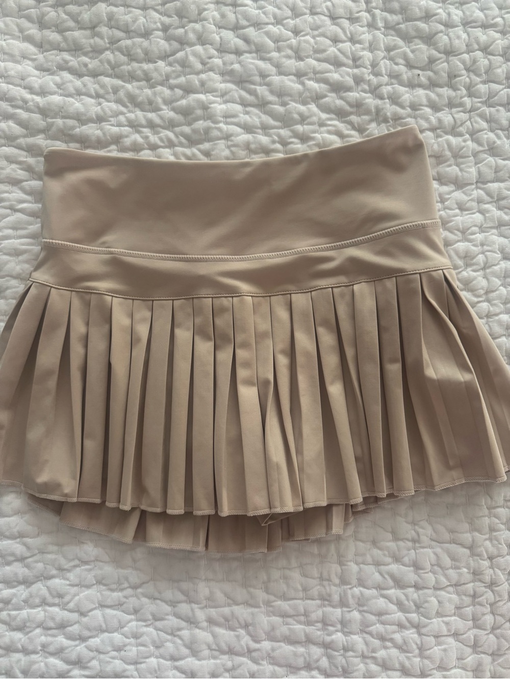 Gold Hinge Pleated Tennis Skirt - Beige/light peachy color, sz Medium. EUC